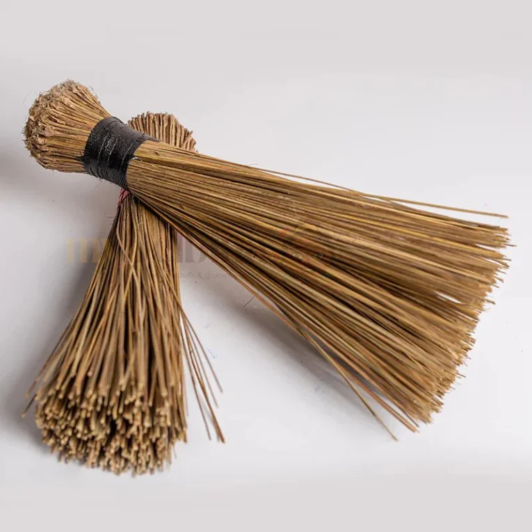 BROOM-507723_1445x